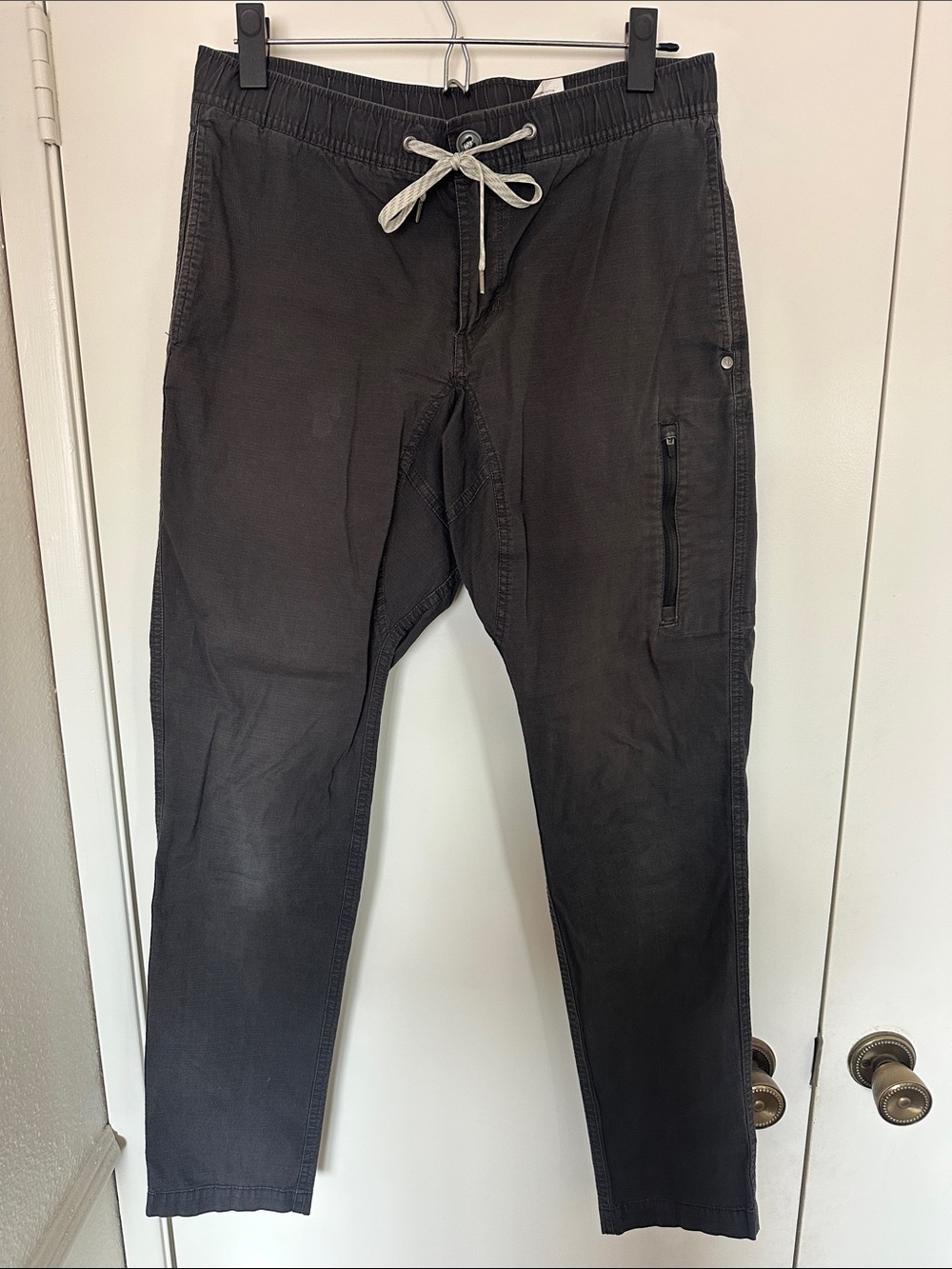Vuori Black Cargo Jogger Pants with Drawstring